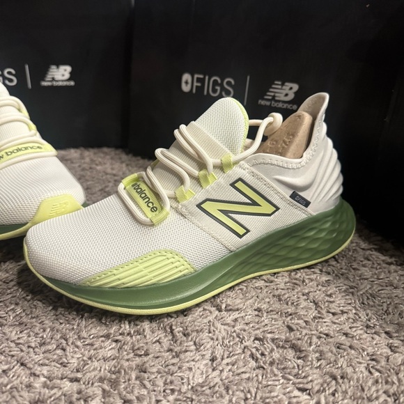 New Balance x FIGS ROAV  Color White / Green Women’s 6.5 Men’s 5 - Picture 3 of 10